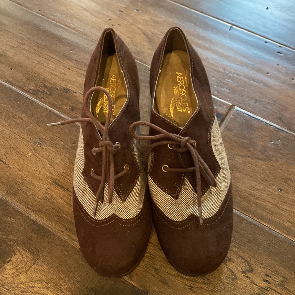 Vintage look with comfy Aerosoles! Size 8, brown suede with striped textile. - Picture 2 of 4